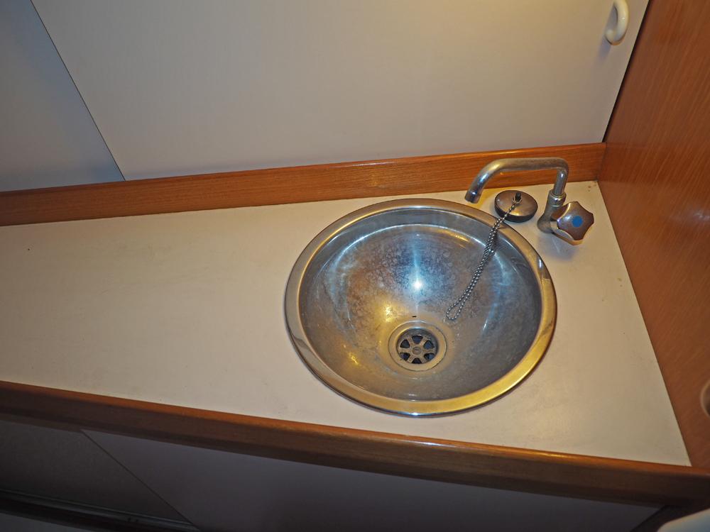 Saloon, Accommodation